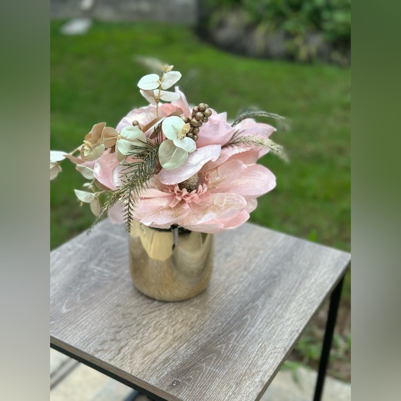NWT/ Beautiful Blush Faux Flowers by Rachel Zoe - Picture 1 of 4